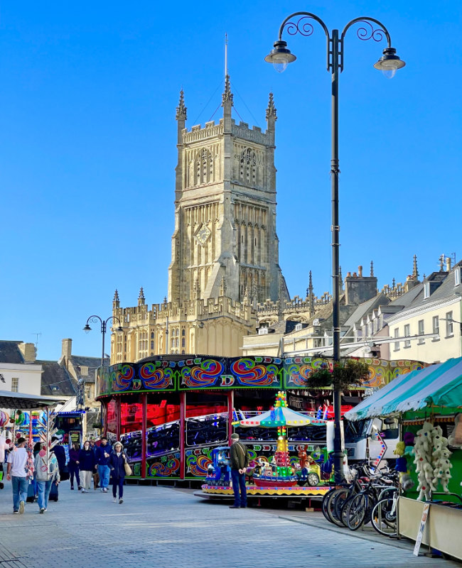 Cirencester Mop in The Market Place<br>Photo: cirencester.co.uk